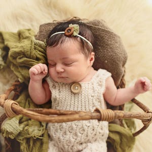 Crochet Baby Girl Photography Prop Outfit, Sizes Newborn to 12-18 months