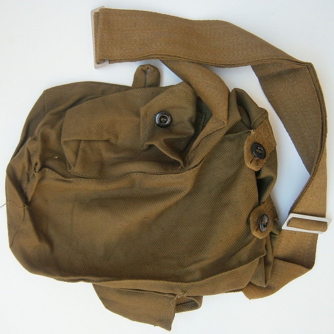 USARMYDIAPHRAGM GAS MASK 実物 ミリタリー バッグ付き Original Soviet Era Russian GP5 Gas Mask - Grey Surplus with Bag