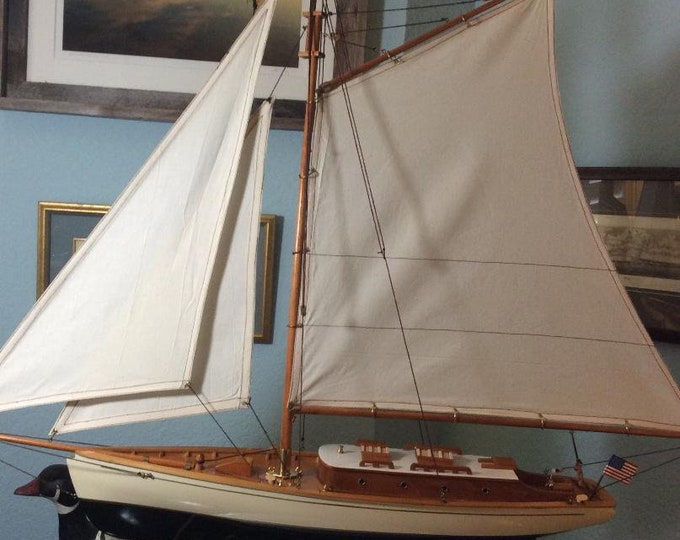 Model, Vintage "Sloop" Schooner, Sailboat "Bermuda" Class Restored, Nautical, Restored, Like New c.a. 1990's