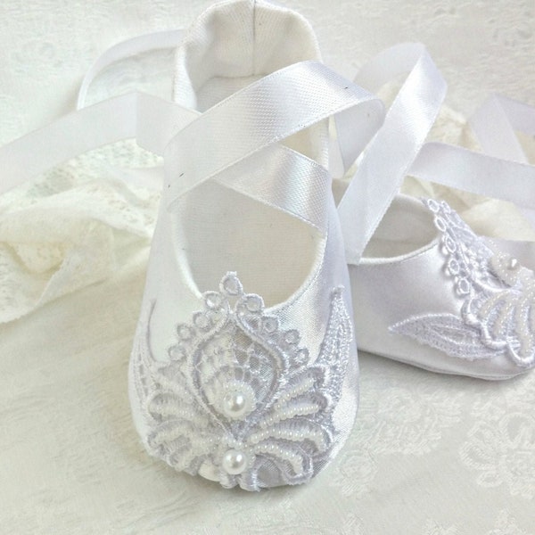 White christening shoes Baptism Baby Lace Hand Beaded Crib First Walkers,Flower Girl ballerina slippers, wedding newborn shoes,ballet flats