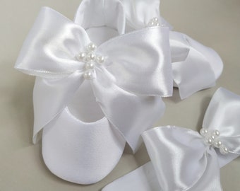 Baptism shoes with bow and cross / White christening shoes for girl blessing outfit, Infant baby girl bow slippers, Soft soled shoes