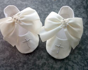 Soft Ivory baptism shoes, cross shoes, ivory satin christening shoes, infant baby shoes, blessing outfit ivory baby girl slippers, bow shoes