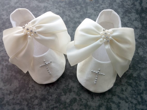 Soft Ivory Baptism Shoes Cross Shoes Ivory Satin Christening Shoes Infant Baby Shoes Blessing Outfit Ivory Baby Girl Slippers Bow Shoes Etsy Canada