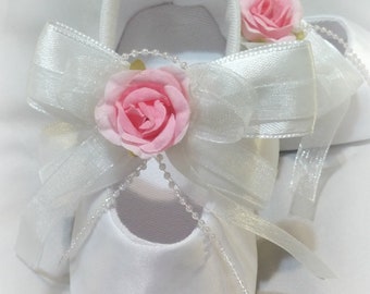 Demoiselles rose Flower Girl Wedding Shoes White /Ivory baby slippers Satin christening chaussure En bas âge Chaussures Bénédiction baptême Baby outfit