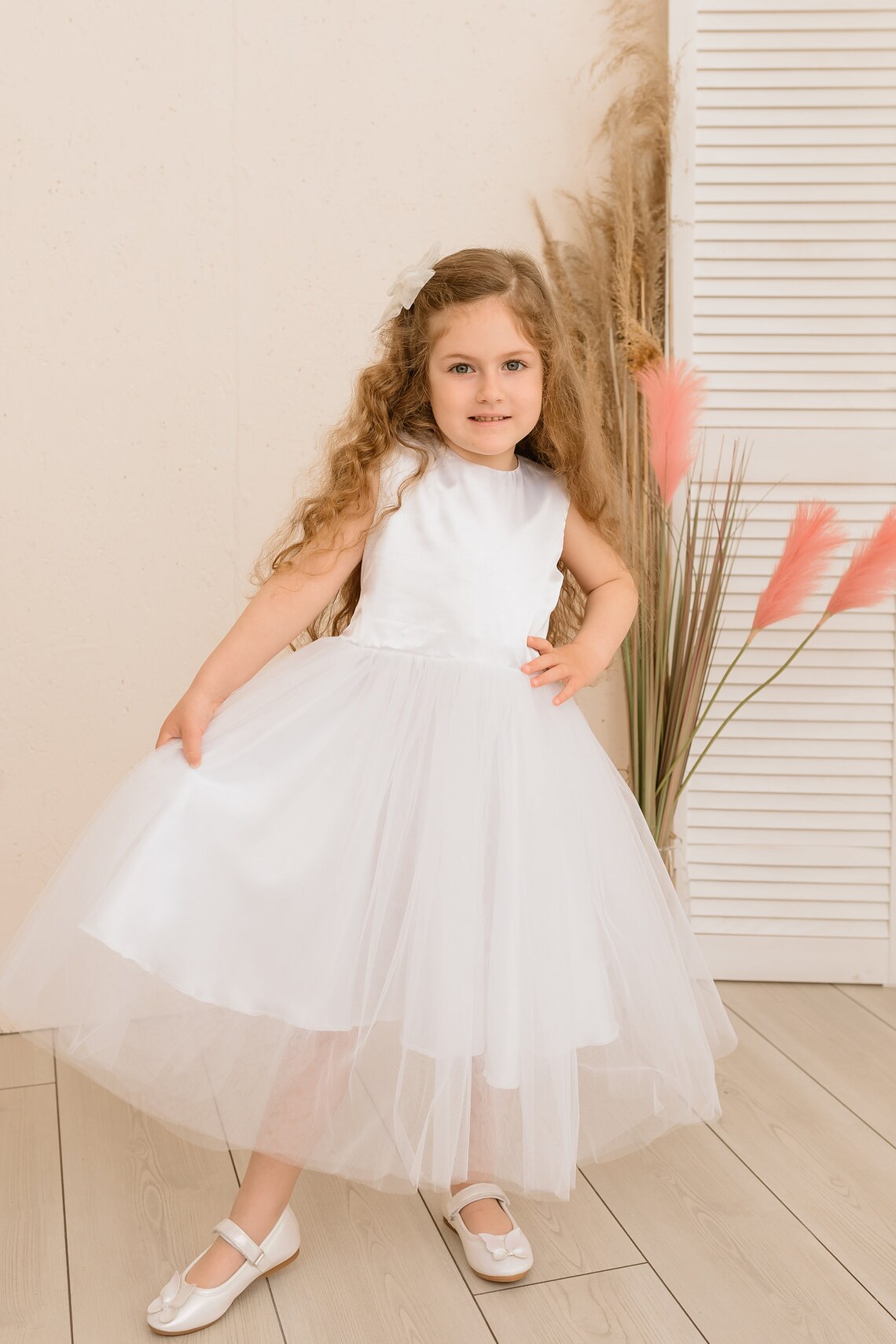 Simple flower girl dress // Handmade slow fashion girls // Etsy