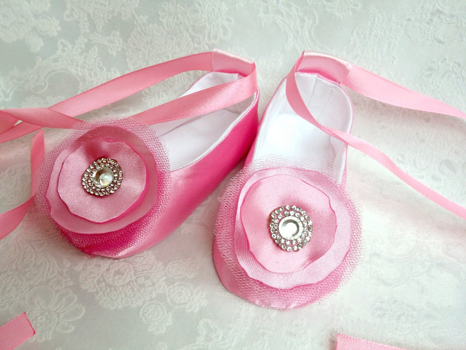 baby flower pink shoes with a sparkly rhinestone, wedding shoes, satin ballet flats, infant crib booties,toddler satin slippers,