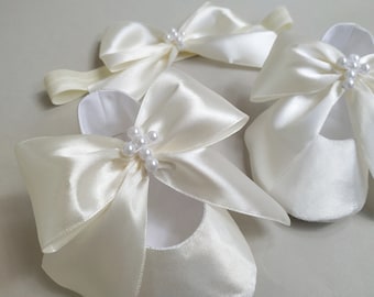 Ivory baptism shoes with bow and cross / Cute christening shoes for girl blessing outfit, Infant baby girl bow slippers, Soft soled shoes