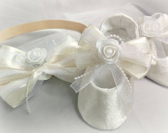 Ivory baby shoes and headband Girls ivory toddler shoes rose set Blessing baptism shoes set Satin christening shoes set Flower wedding shoes