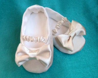 Christening shoes for baby girl, ivory bow shoes, baptism slippers, toddler dress shoes