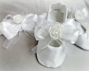 White baby shoes and headband Girls white toddler shoes rose set Blessing baptism shoes set Satin christening shoes set Flower wedding shoes