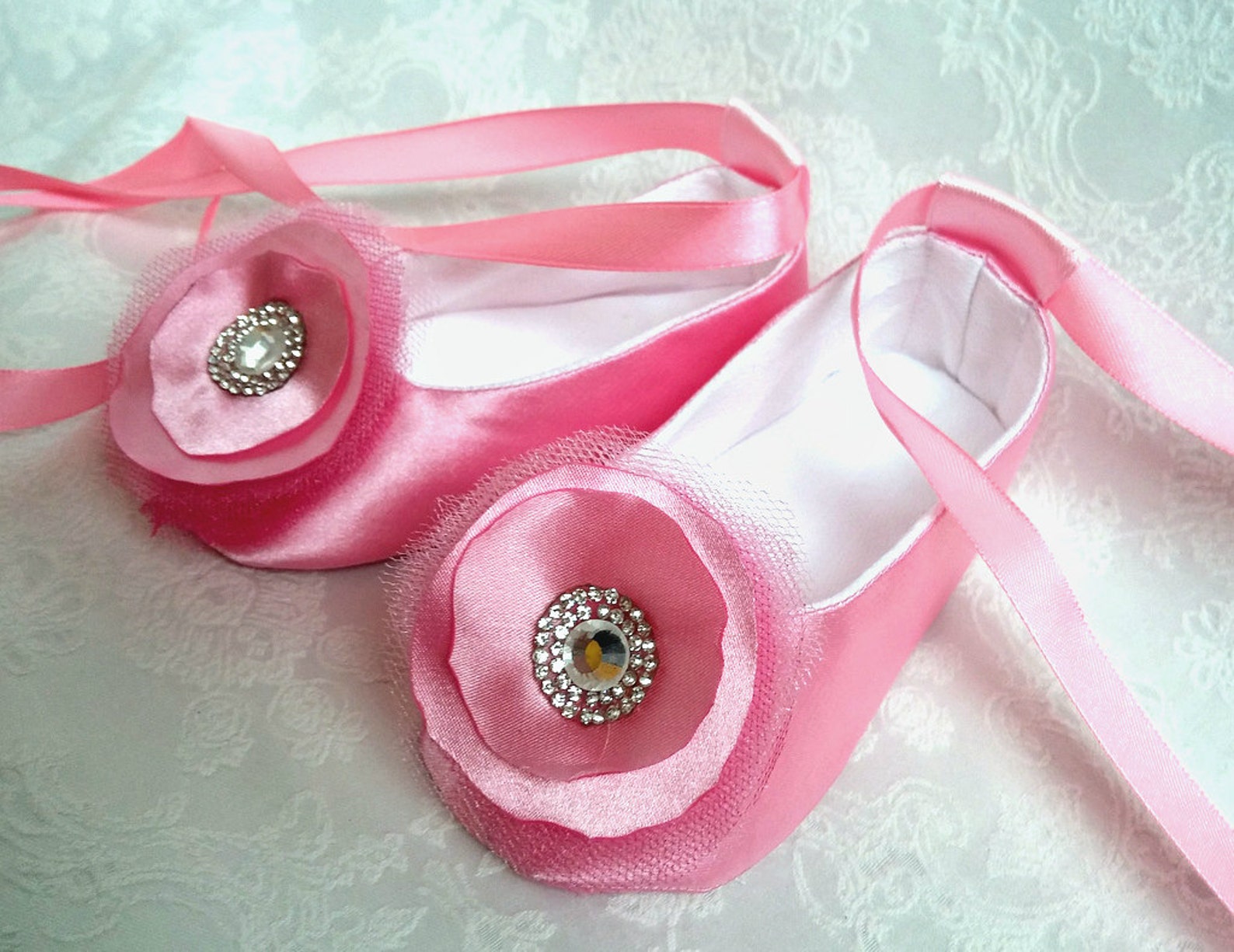 baby flower pink shoes with a sparkly rhinestone, wedding shoes, satin ballet flats, infant crib booties,toddler satin slippers,