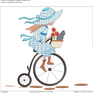 Puede incluir: Una niña con un vestido azul y blanco y un sombrero azul monta en bicicleta con una cesta. La cesta contiene flores rojas y un gato negro. La bicicleta tiene una rueda delantera grande y una rueda trasera más pequeña.