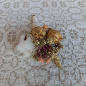 Dried flower and succulent boutonniere, grooms boutonniere, groomsmen buttonhole, Rustic wedding boutonniere, beige buttonhole