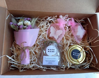 Pink gift box for her,gift box with candles,gift box with handmade  soy candles,box with dried flower bouquet