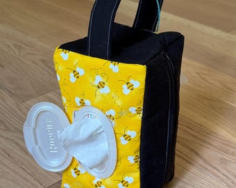 Bolsita de cacahuete con forma de abeja - Bolsa de artículos esenciales para bebés y niños pequeños con asa, orificio para toallitas y llavero.