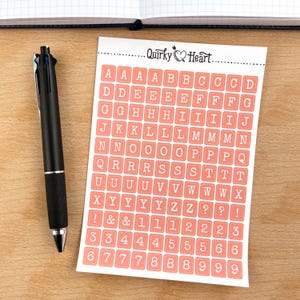 Alphabet pour machine à écrire : rose corail | Stickers pour agendas, artisans, bullet journal, scrapbooking, 4,75 x 6,75 pouces