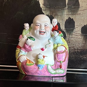 PORCELAIN CHINESE BUDDHA ~ Famille Rose Laughing Happy Buddha With 5 Children ~ Large Figurine Feng Shui ~ 10 Inches Tall, 9.5 Inches Wide