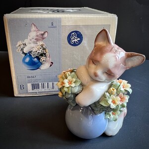 Lladro Sleepy Kitten 06567 Porcelain Figurine | Hand Made in Spain
