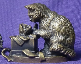 Mother Cat n Kitten Poignant Figurine Bronze, Cat Lover Gift for Him or Her, Handmade Bronze Cat Collectable Tableau, Bronze Cat and Kitten