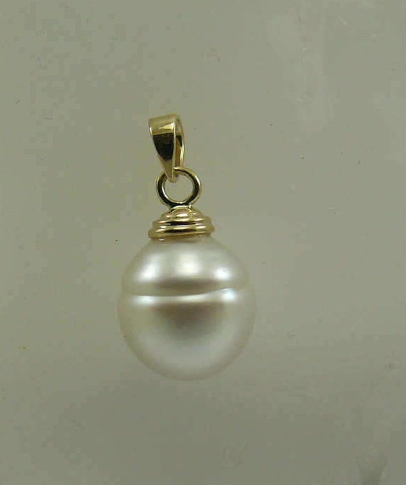 South Sea White Baroque Pearl 12.2 mm x 13.0 mm Pendant 14k Yellow Gold