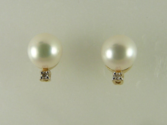 Freshwater White 7.8 mm Pearl Earring 14k Yellow Gold and Diamonds 0.04ct
