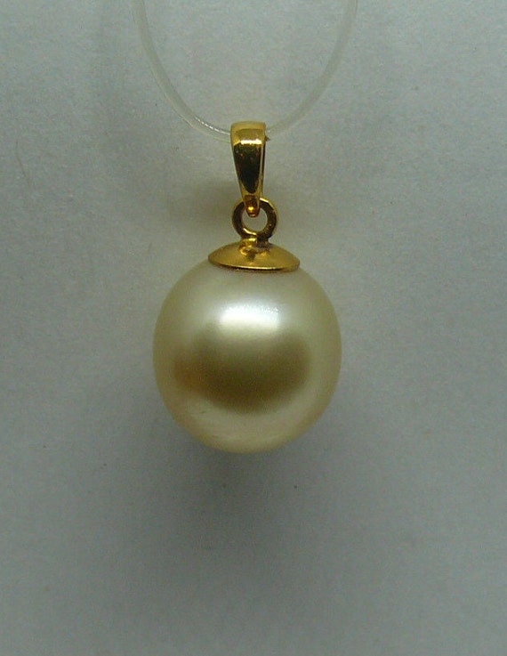 South Sea Light Golden Pearl 10.8 mm x 11.7 mm Pendant 14k Yellow Gold