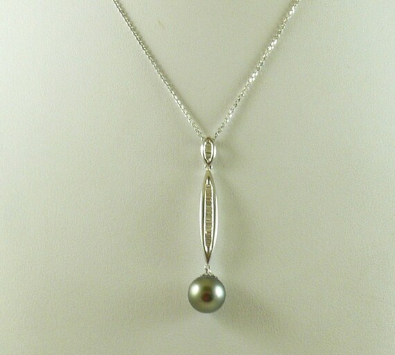 Tahitian Black 9.3 mm Pendant 14k White Gold & Diamonds 0.24ct, 18'' Chain