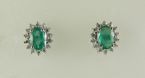 Emerald 0.83ct Earring 14k White Gold and Diamonds 0.21ct