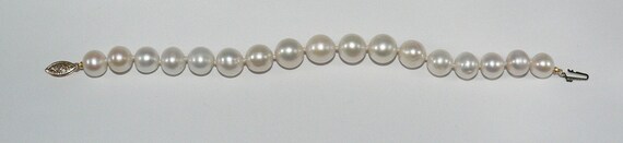 Freshwater White Pearl Bracelet 14k Yellow Gold Clasp 7 1/2 Inches Long