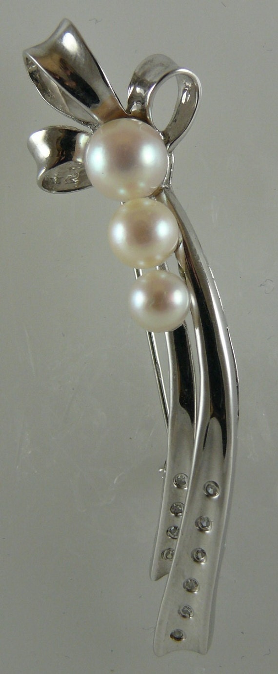 Cultured 7.4mm Pearl Pin 14k White Gold with Diamonds 0.09ct