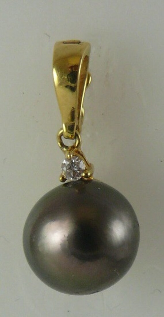 Tahitian Black Pearl 11.2 mm Pendant 18K Yellow Gold & Diamonds 0.05ct