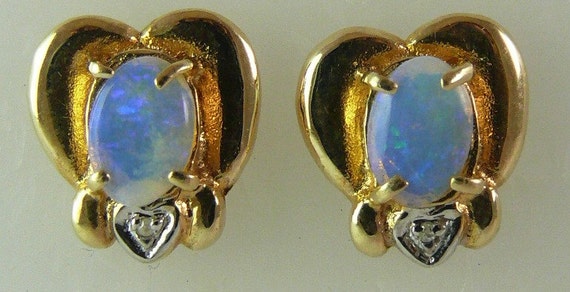 Opal Stud Earring 0.85ct 14k Yellow Gold