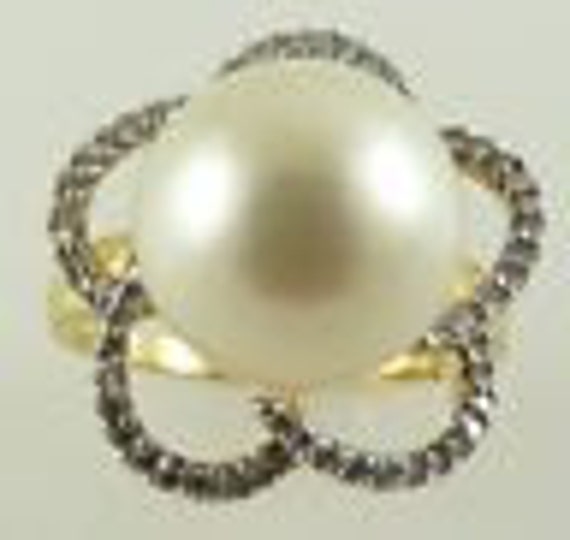 South Sea White 11.5mm Pearl Ring 18K Yellow Gold with Diamonds 0.29ct
