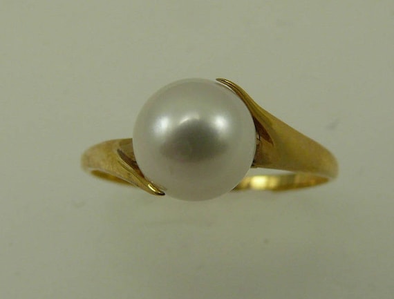 Akoya White Pearl Ring 14k Yellow Gold