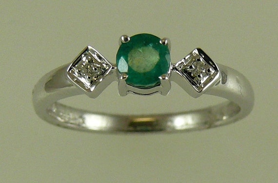 Emerald 0.39ct Ring with 14k White Gold and Diamonds 0.02ct