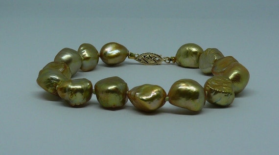 Freshwater Green Pearl Bracelet with 14k Yellow Gold Clasp