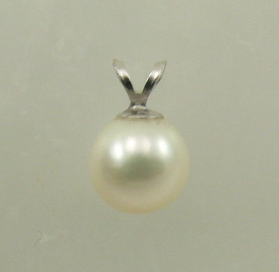 Akoya Round Pearl Pendant 14k White Gold