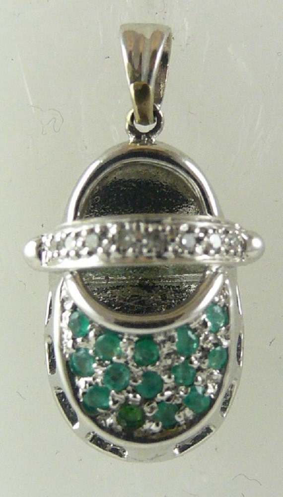 Emerald Shoe Pendant 0.27ct 14KW Gold and Diamonds 0.05ct