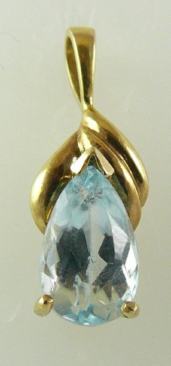 Blue Topaz Pendant 2.78ct -14k Yellow Gold