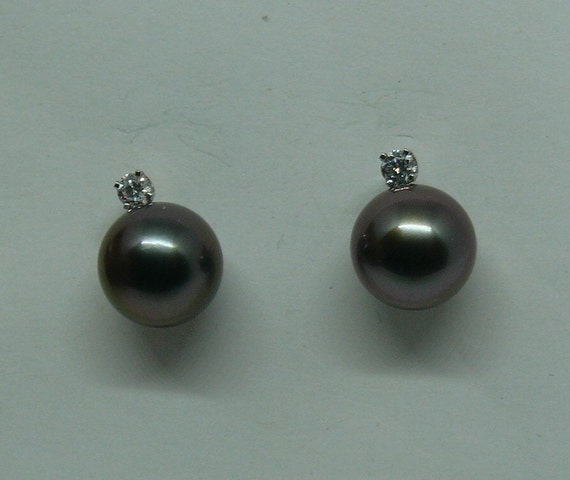 Tahitian Black Pearl Earrings 14k White Gold with Diamonds 0.20ct