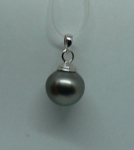 Tahitian 11.1 mm Round Pearl Pendant with 14k White Gold