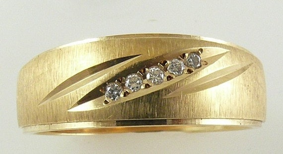 Diamond 0.10ct Ring 14k Yellow Gold  6.3 grams