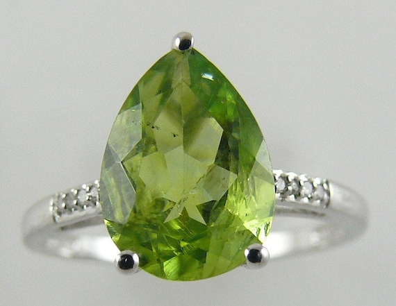 Peridot 2.61ct Ring 18k White Gold with Diamonds 0.02ct