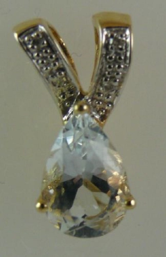 Aquamarine 1.05 ct Pendant with Diamonds 0.06ct 14k Yellow Gold