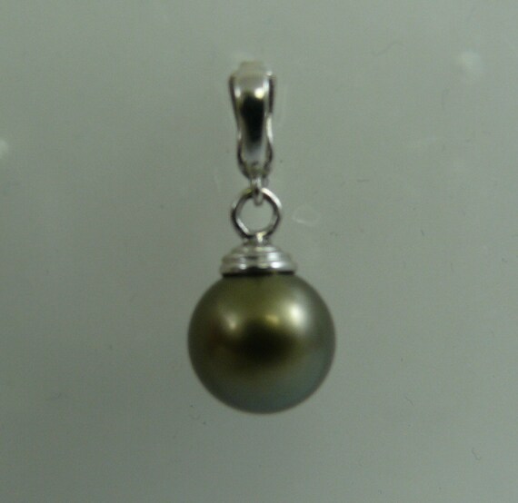 Tahitian 10.9 mm Round Pearl Pendant with 14k White Gold