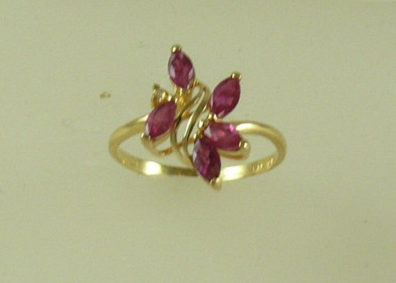 Ruby 0.60ct and Diamond 0.02ct Ring 14k Yellow Gold