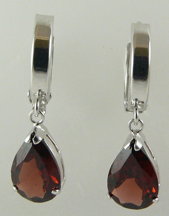 Garnet 4.03ct Earring 14k White Gold Huggie Style