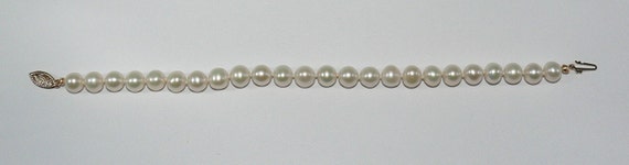 Freshwater White Pearl Bracelet 14k Yellow Gold Clasp 7 1/2 Inches Long