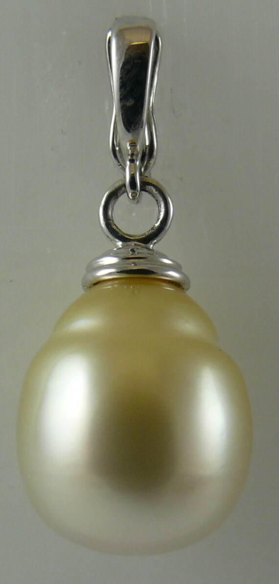 South Sea 12.2 mm x 15.9 mm Light Golden Pearl Pendant 14k White Gold