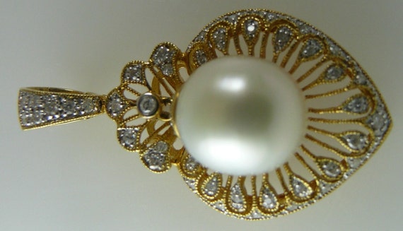 South Sea White Pearl 12.2mmx14.3mm Pendant with Diamond 0.47ct 18K Yellow Gold